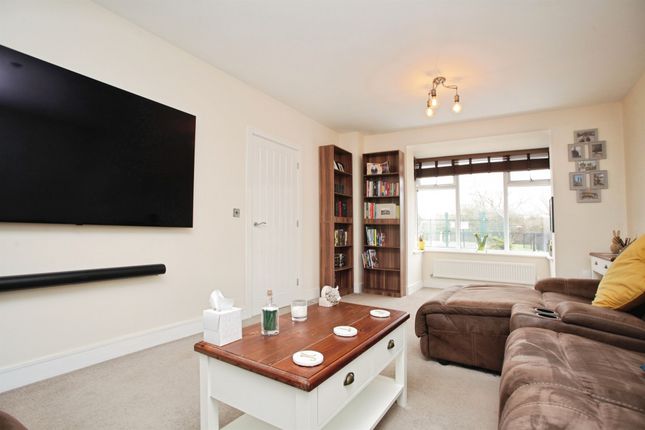3, Curtis Close, RUGBY photo 4