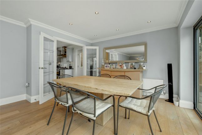 16, Furnival Close, Surrey photo 4