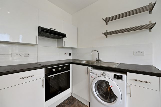40C, Sellons Avenue, London photo 3