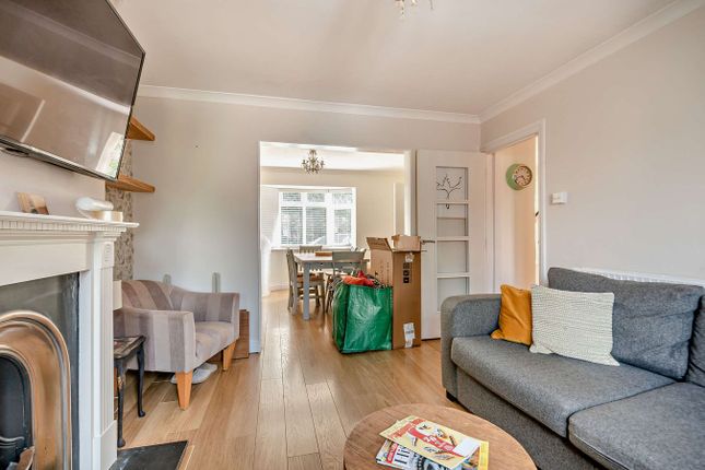 48, Saxon Crescent, Horsham photo 4