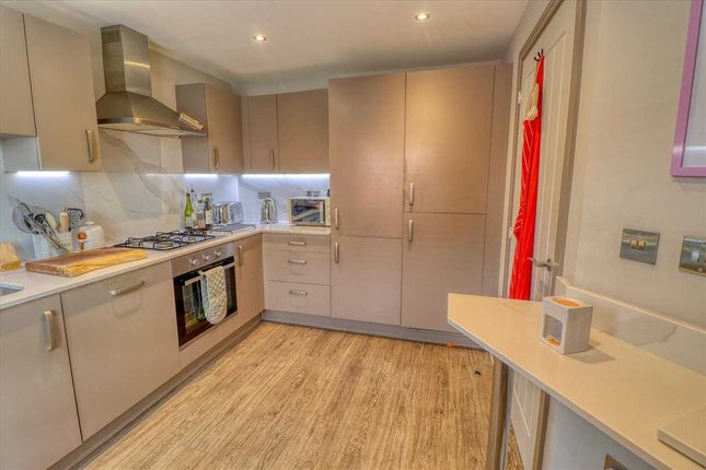 7, Honeypot Way, Walton on the naze photo 3