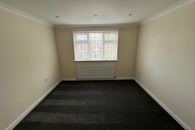 Terraced house to rent in Outwood Common Road, Billericay