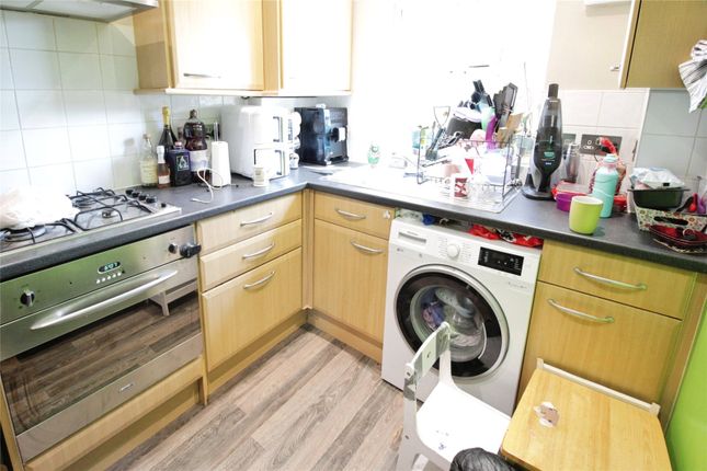 19, Pemberry Place, Basildon photo 4