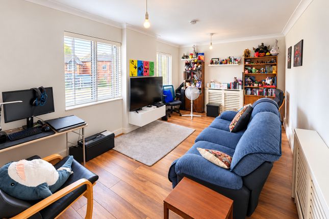 9 Tudor Court, High Street, St. Albans photo 3