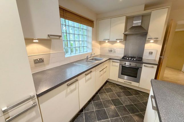 Flat 1,, Peak Court, Mill Hill photo 2