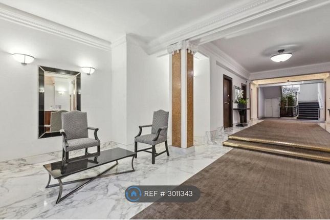 Flat, Hallam St, London photo 5