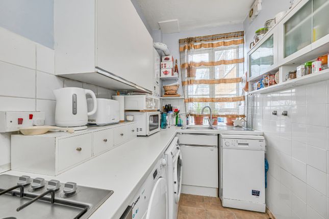15 Dumbarton Court,, Brixton Hill, London photo 3