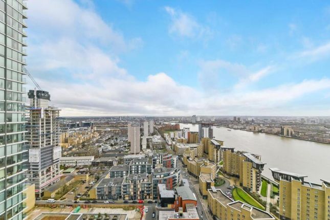 Flat 2308 Landmark West Tower 22, Marsh Wall, London photo 3