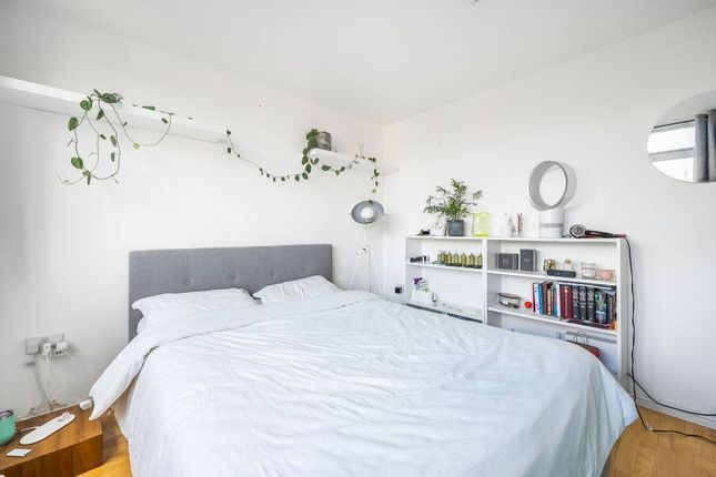 Flat for sale in Stockwell Park Road, Stockwell, London