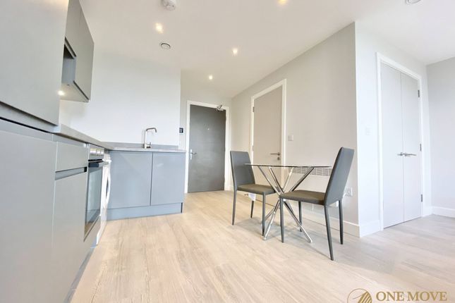 Apt 811 Block D, 84 Oldfield Road, Salford photo 2