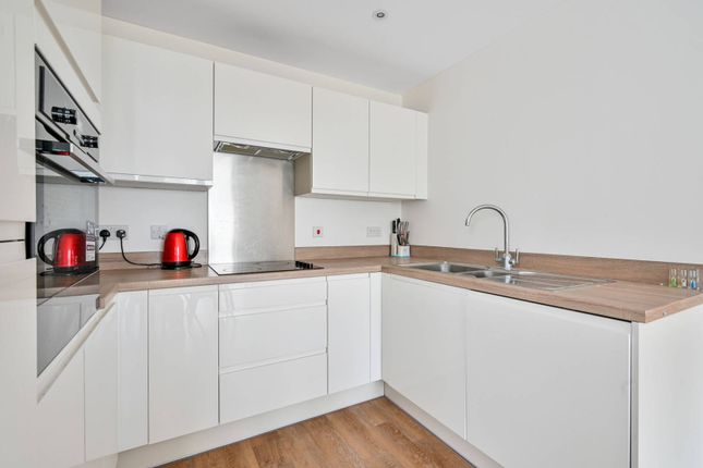 Flat to rent in Station View, Guildford