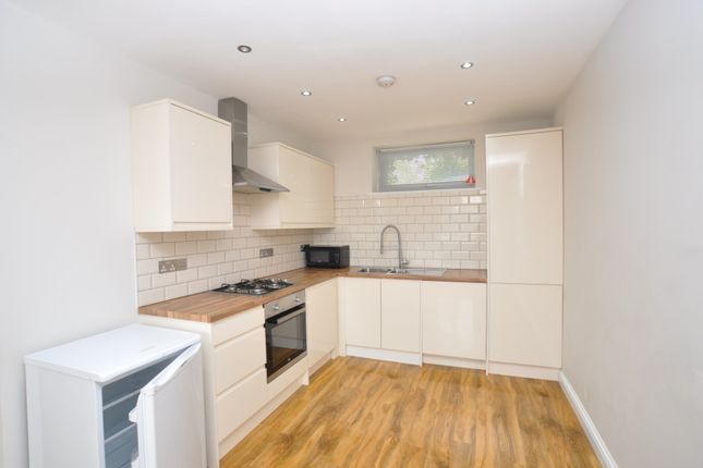 Flat to rent in Paynes Park, Hitchin