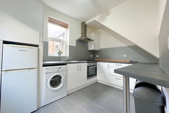 Flat A, 34, Wellfield Road, Cardiff photo 3