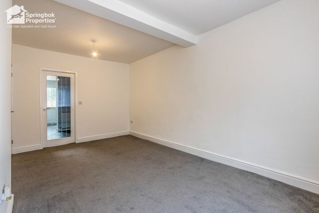 10, Weeland Road, Wakefield photo 4