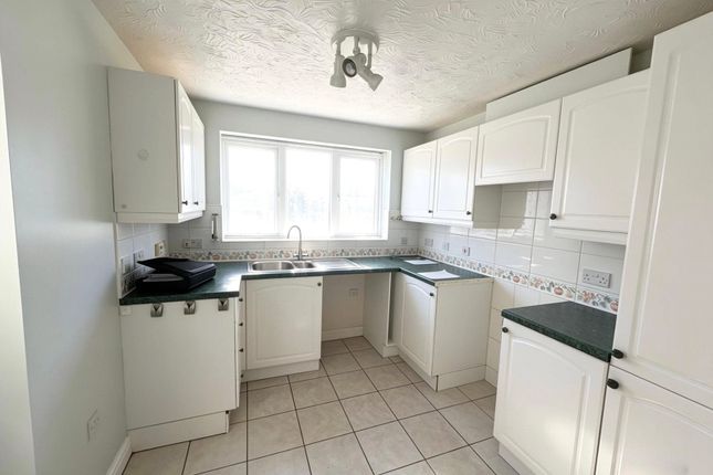 27, Millfield Close, Stratford-upon-Avon photo 4