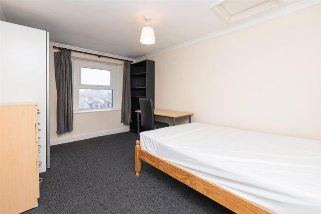 Room 2, 57 Queens Road, Bristol photo 4