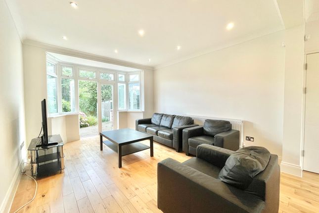 29 Linkside, London photo 4