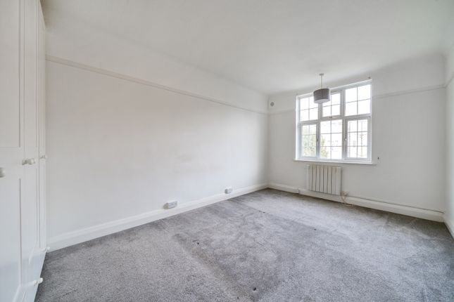 Flat to rent in Birkenhead Avenue, Kingston Upon Thames
