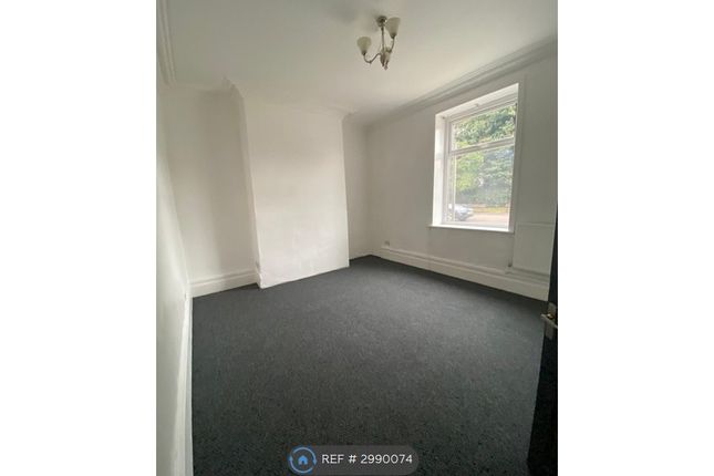 Manchester Road, Shaw, Oldham photo 3