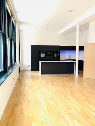 Flat to rent in Thomas Street, Manchester
