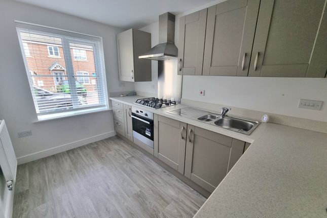 32 Clos Meredith, Bridgend photo 2