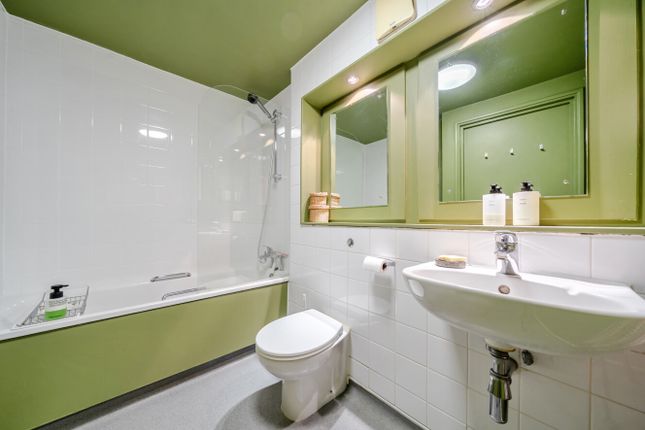 Flat 15, Sarawak Court, 47, Consort Road, London photo 4