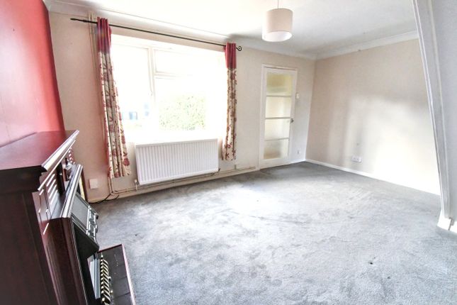 77, Eastdale Close, Bedford photo 3