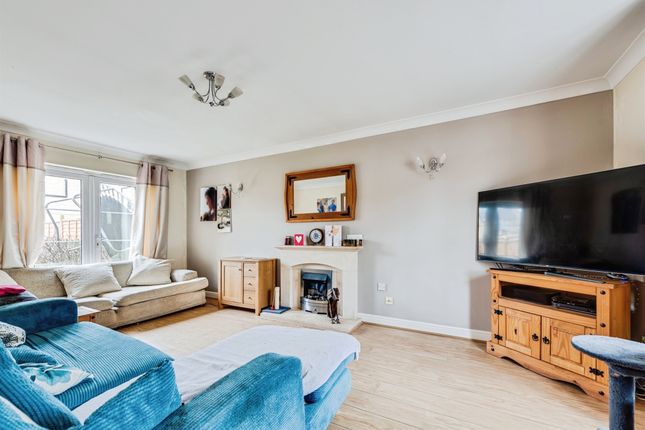 14, Elmhurst Way, CARTERTON photo 2
