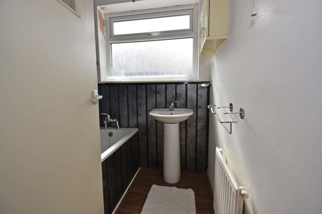 First Floor Flat, 154a, Hunts Pond Road, Titchfield Common photo 4