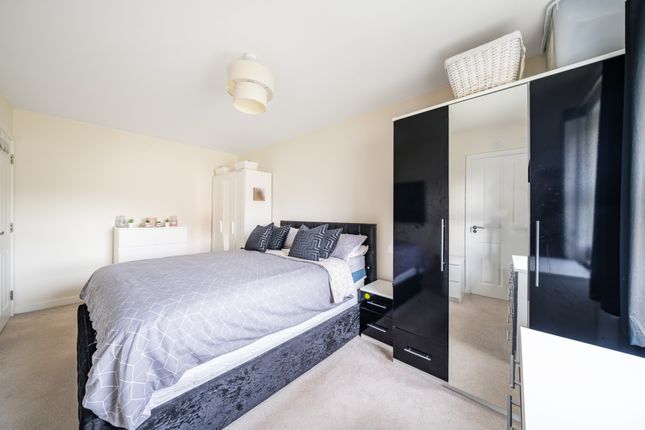 Flat for sale in Marchment Close, Picket Piece, Andover