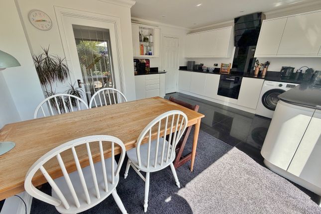 54, Woodbourne Close, Catisfield photo 4