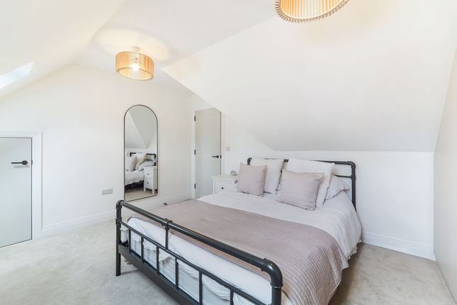 Flat 4, Summer House, Epsom photo 5