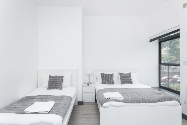 7, Langdale Close, London photo 3