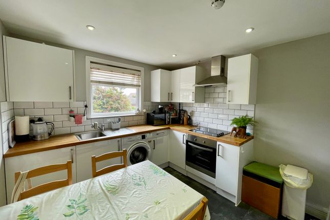 Room 5, Croydon photo 3