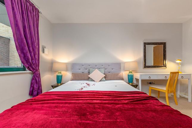 Flat 20, Londinium Tower Mansell Street, London photo 4