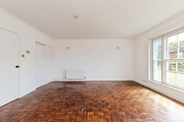 19, Park Close, Hatfield photo 3