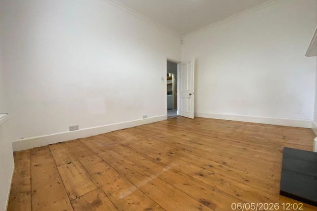 3, 66, Upton Park, Berks photo 5