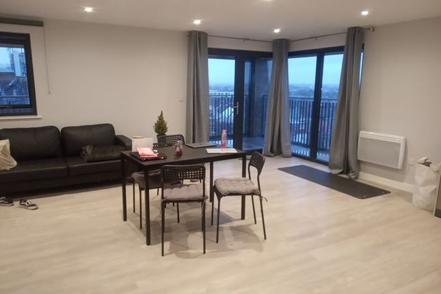 Flat to rent in London Road, Wembley