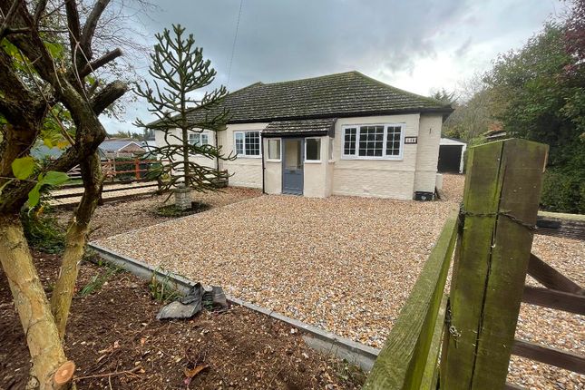 Thumbnail Bungalow to rent in Drift Road, Clanfield, Waterlooville