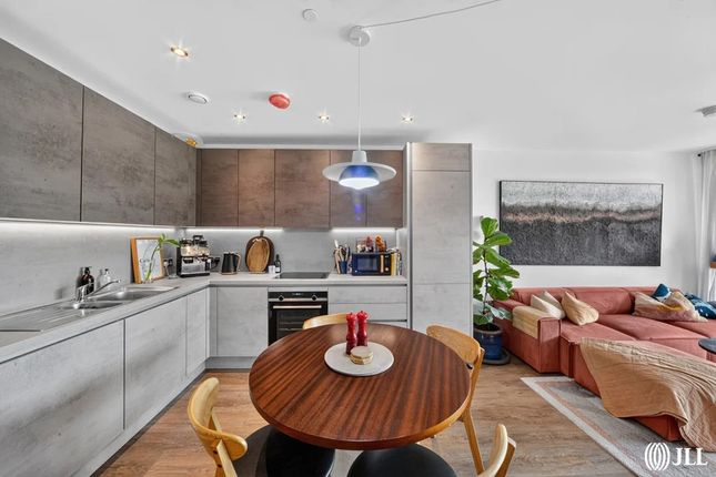 Flat 8, Criterium House, 13, Olympic Park Avenue, London photo 4