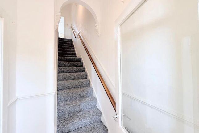 4, Ailsa court , Maddiston  photo 2