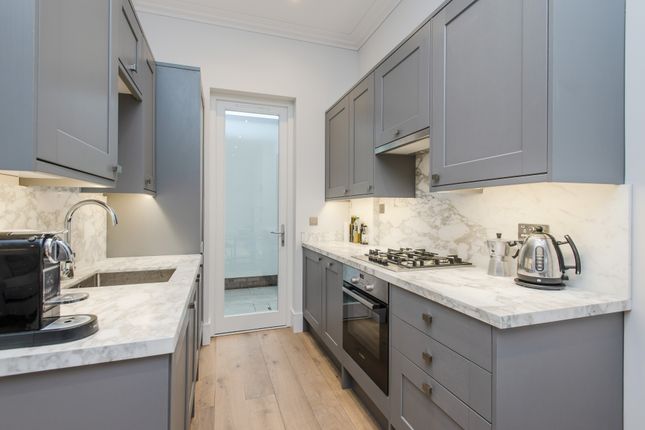 Flat 1, 152, Hartfield Road, London photo 4