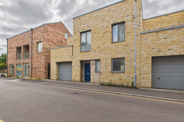 Cam02545G0-Pr0471-Still002