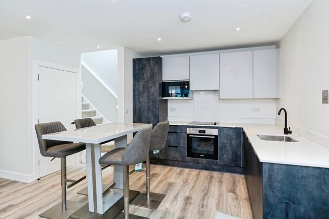 2 Dogwood Mews, Slough, Slough photo 2