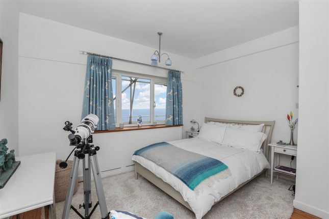Flat for sale in Marine Court, St. Leonards-On-Sea