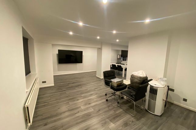1 Pennine Close, Leicester photo 3