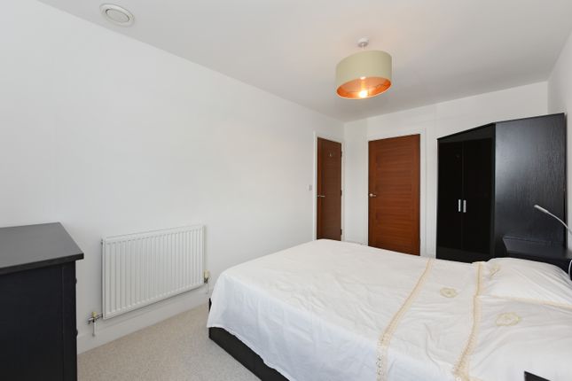 Brooklands Court, Burnt Oak Broadway, Edgware photo 4