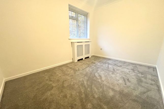 16 Saddlers Place, Royston photo 5