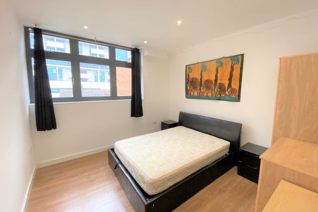Flat to rent in Fonthill Road, London