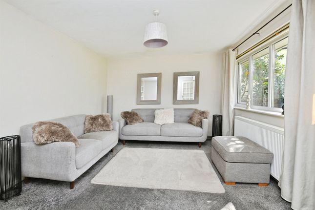 28, Lowertown Close, Saltash photo 3